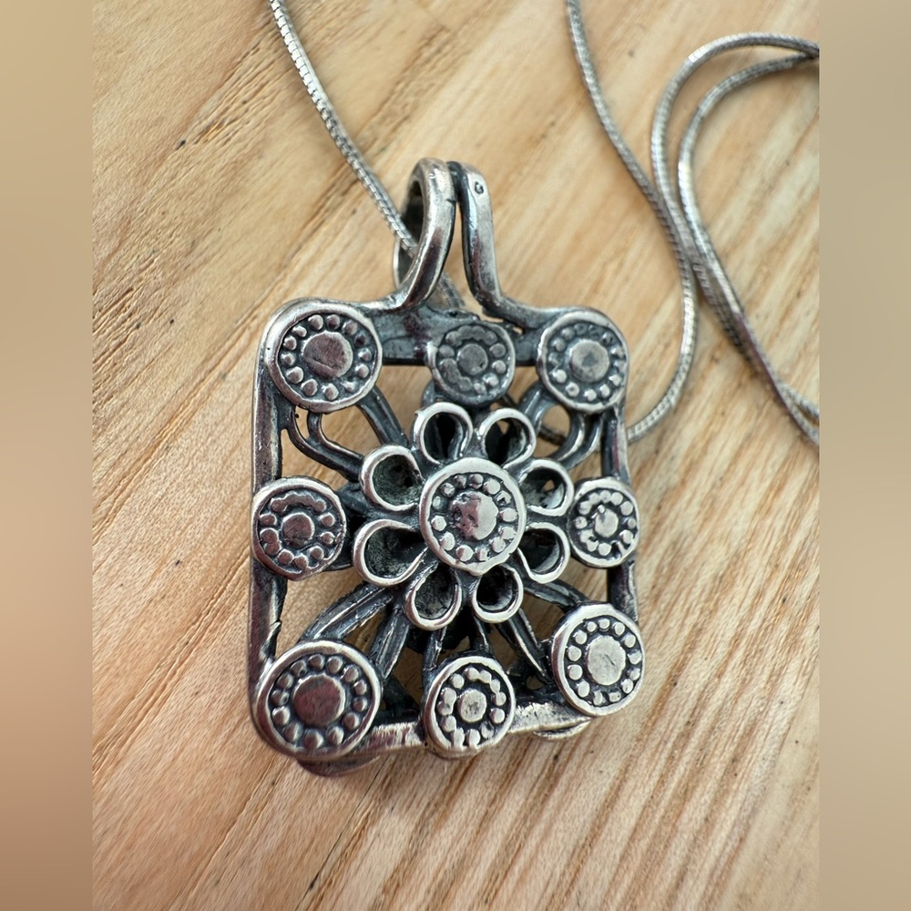 Vintage 925 sterling silver floral pendant necklace